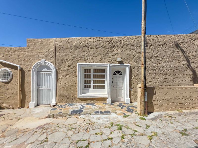 2 bedroom home in the heart of Bo-Kaap with mountain views - Photo 3