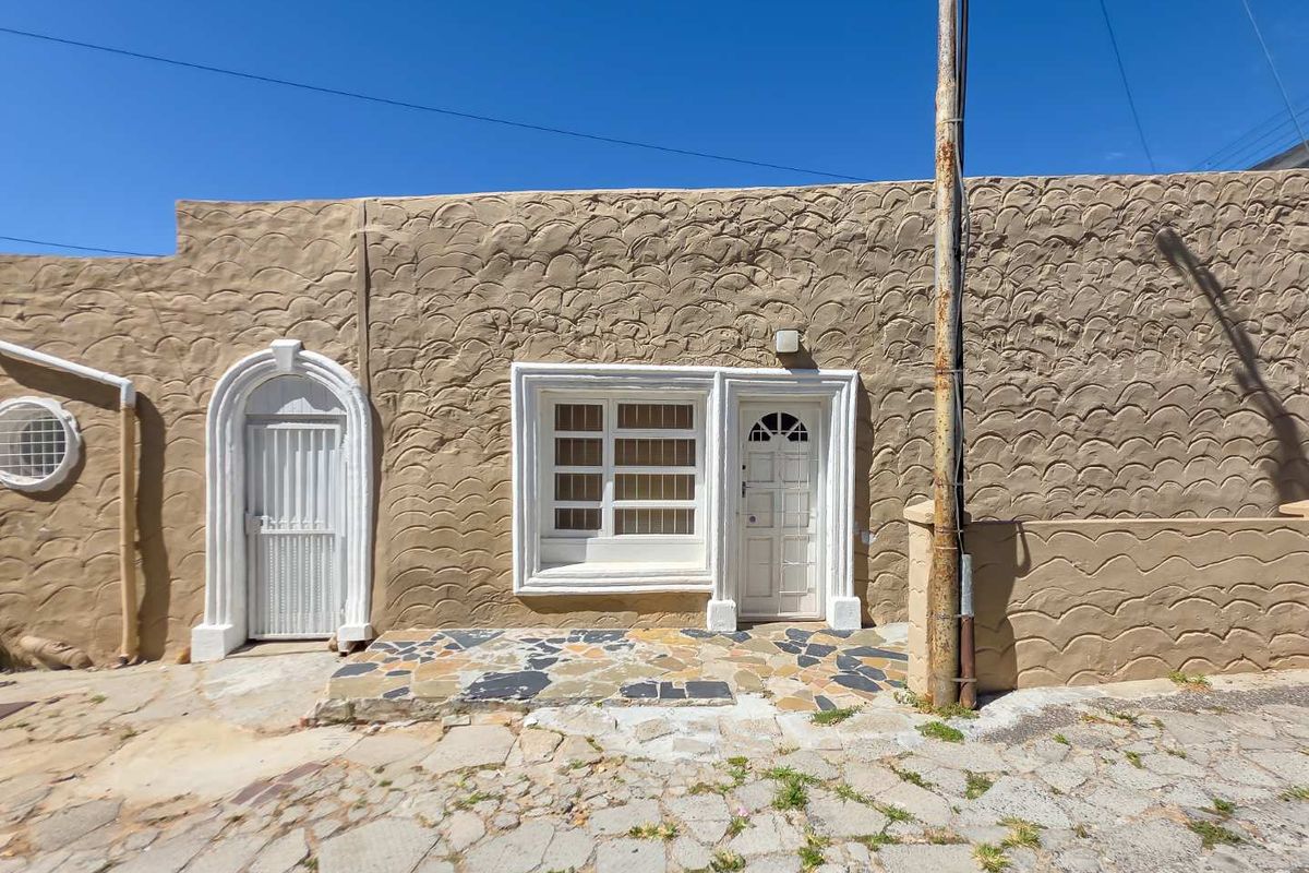 2 bedroom home in the heart of Bo-Kaap with mountain views - Photo 3