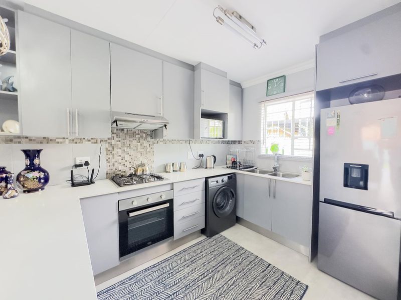 2 Bedroom Simplex with a Private Garden - Photo 7