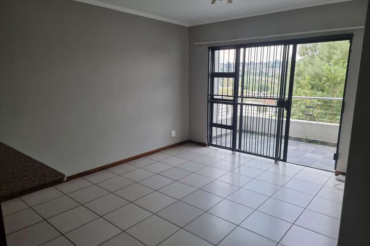2 Bedroom 2 bathrooms modern Apartment in beautiful Golf Estate for sale R780 000 - Photo 5