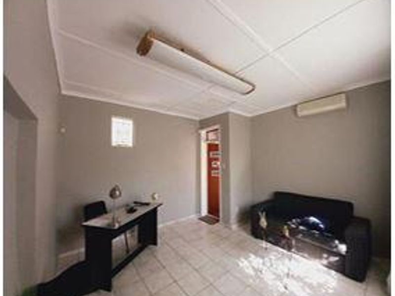 FOR SALE / TO LET - Photo 4