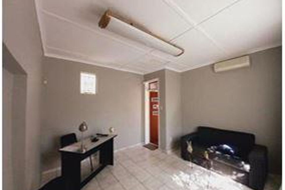 FOR SALE / TO LET - Photo 4