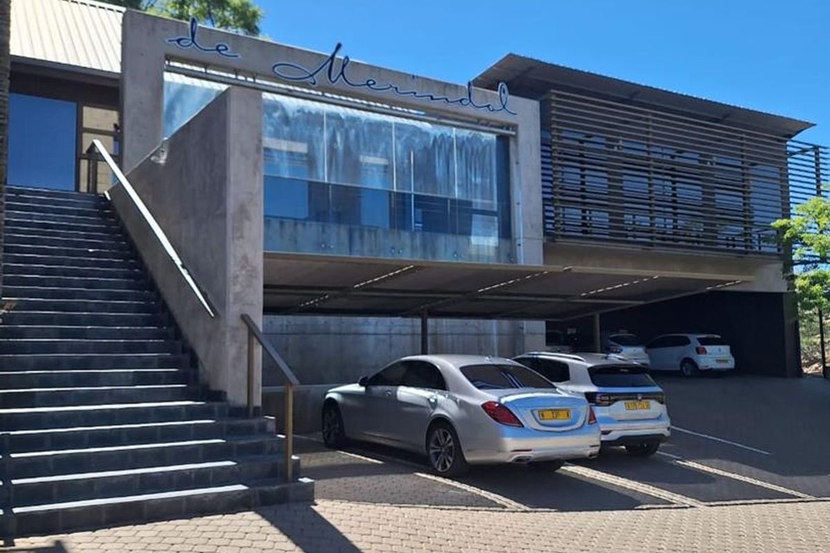 TO LET - Office in Windhoek Central - Photo 2