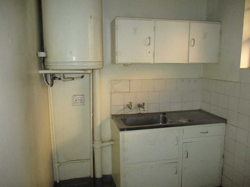 A BACHELOR FLAT TO RENT IN PRETORIA CENTRAL - Photo 4