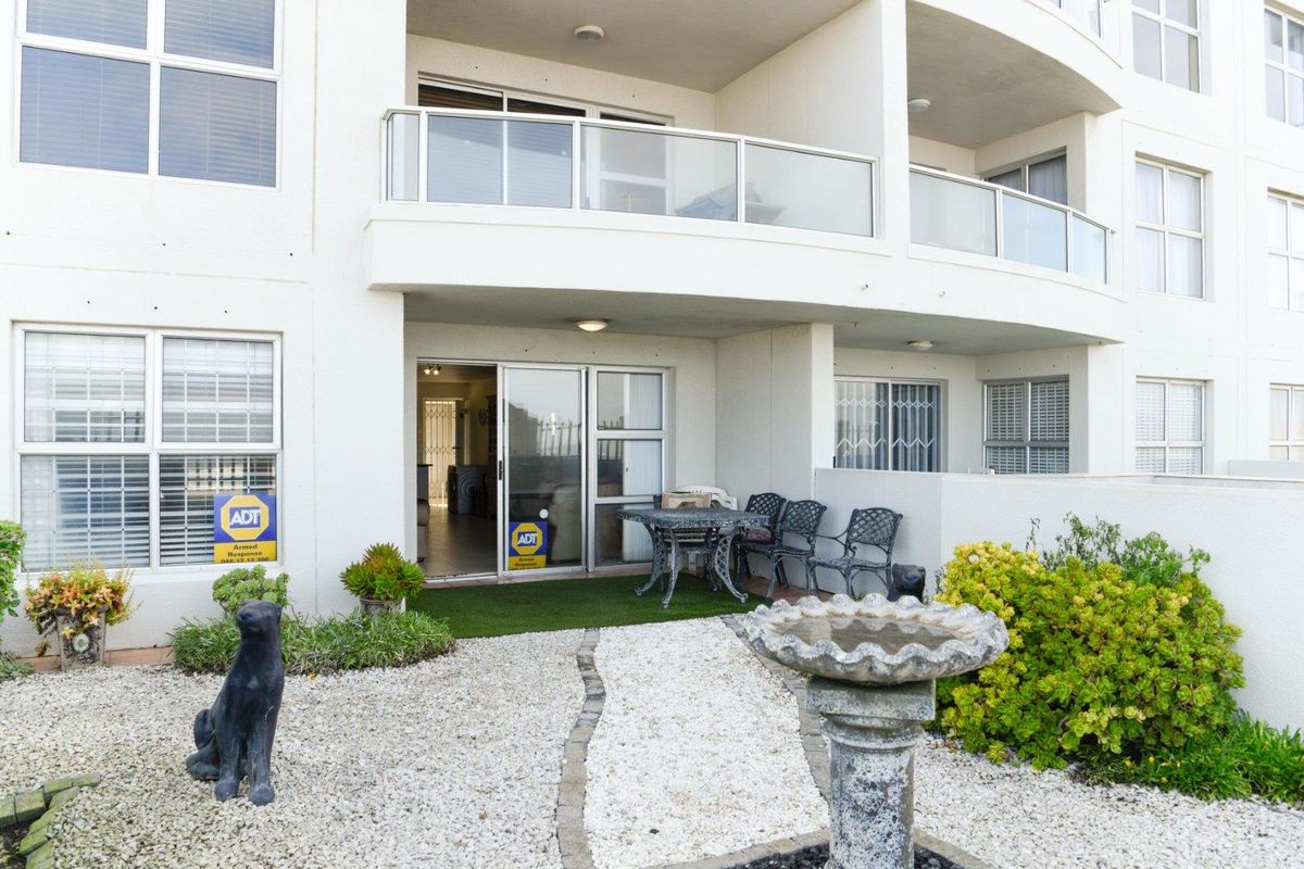 Rare garden apartment on Blouberg beachfront – unbeatable position. - Photo 4