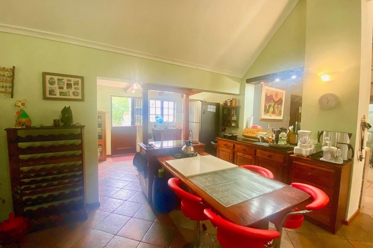 Spacious three-bedroom house on a small holding in Joostenbergvlakte - Photo 4