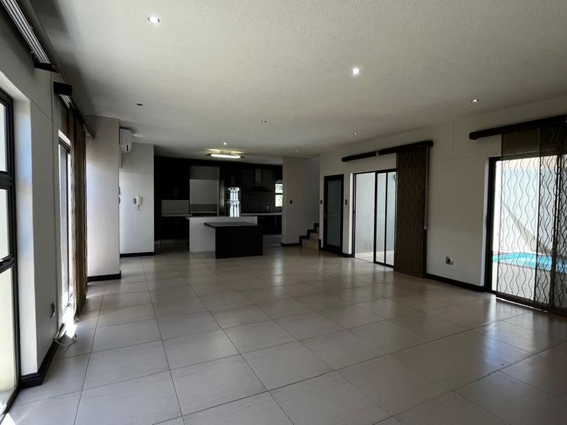 Exclusive Townhouse For Sale - Photo 5