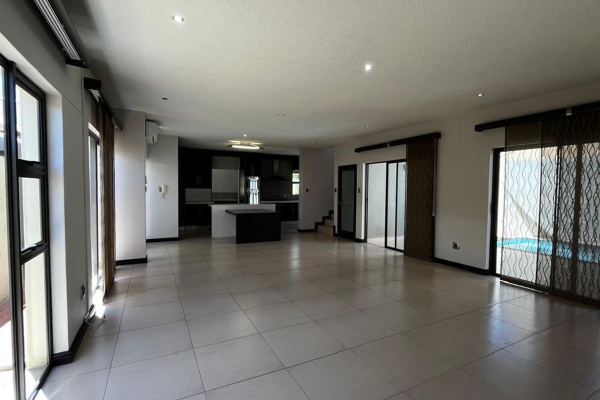 Exclusive Townhouse For Sale - Photo 5