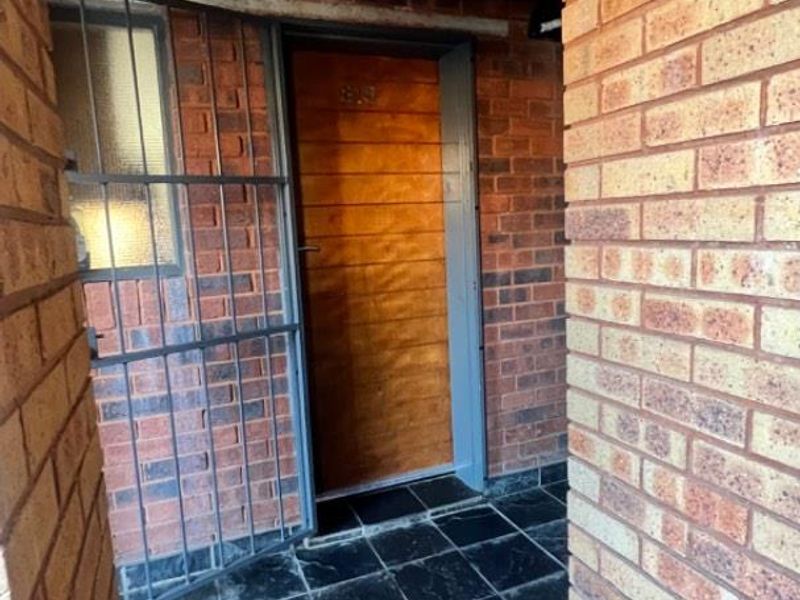 Ground Floor Gem: 2 Bedrooms, Private Garden & Kids’ Playground - Photo 9