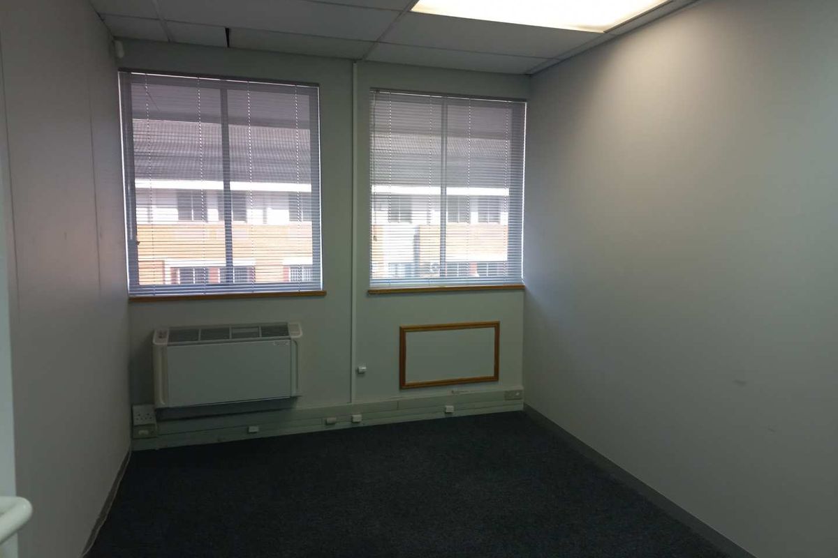 Office Park - First floor office space, available immediately! - Photo 3