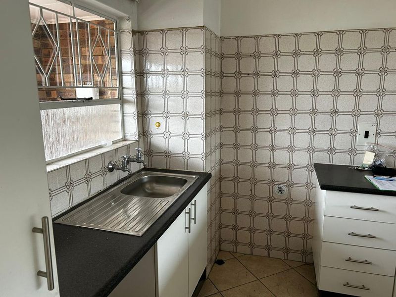 Neat secure Two bedroom unit for Sale. For the investment buyer - Photo 7