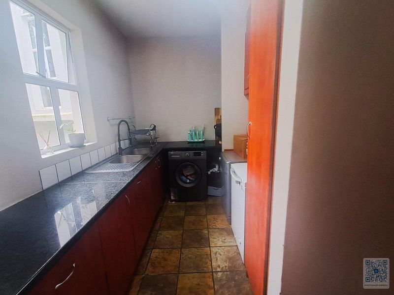 4 Bedroom House In Glen Erasmia Estate Ext 7 Kempton Park - Photo 5