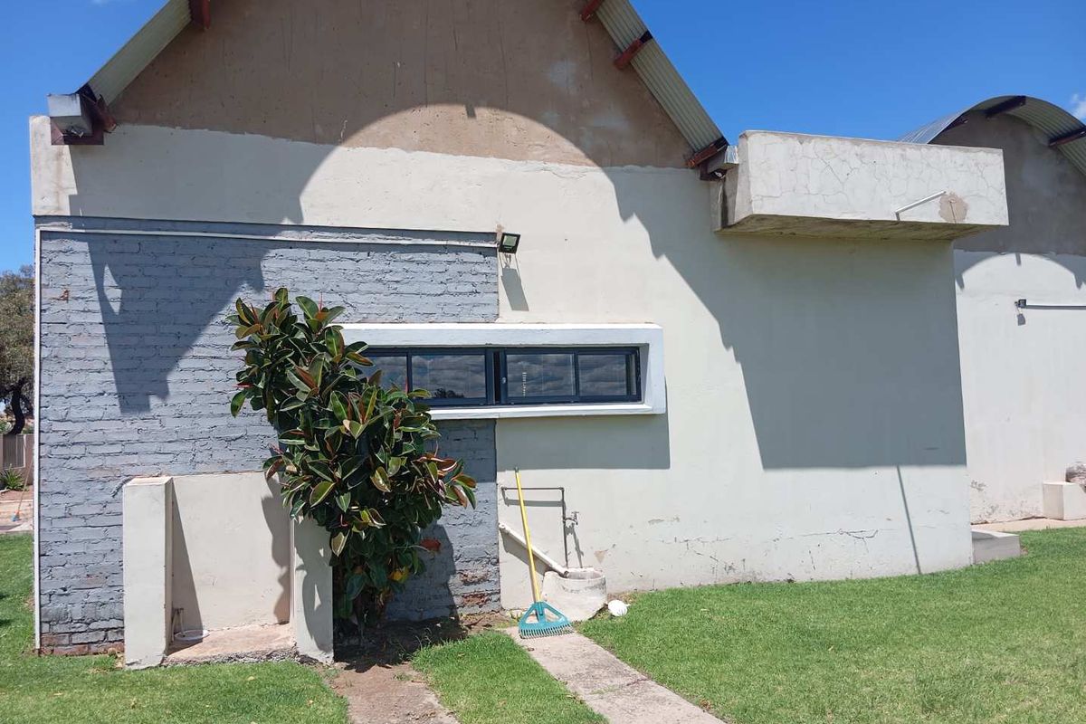 4 Bedroom House For Sale in Vanderbijlpark CE 4 - Photo 2