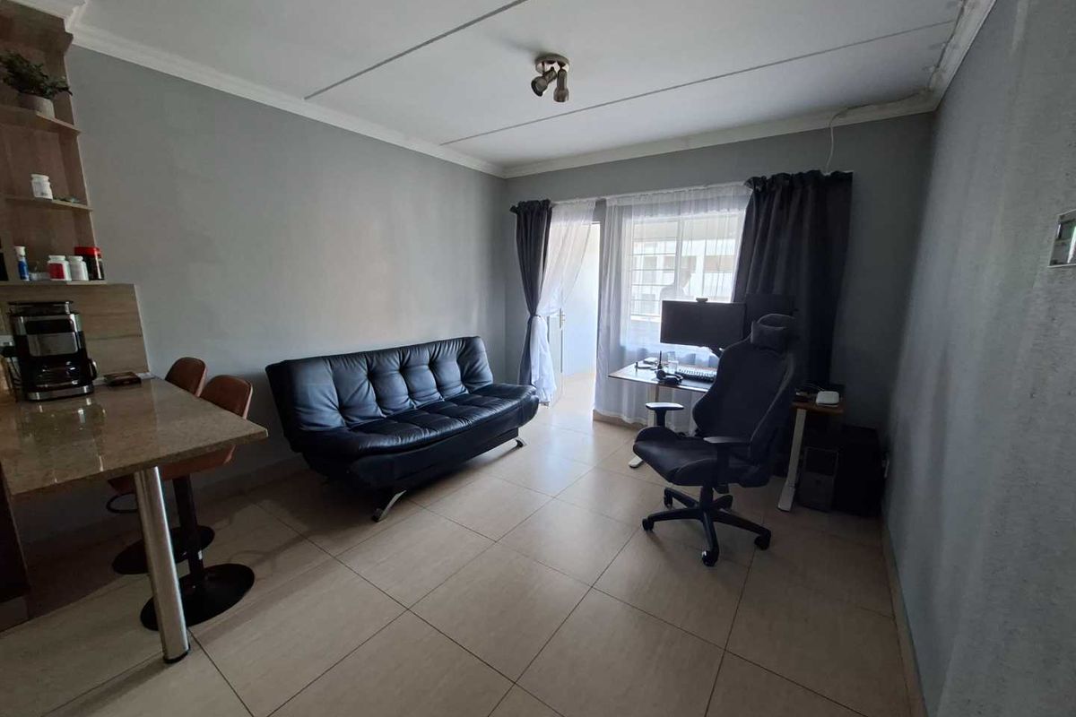 2 Bedroom Apartment For Sale - Photo 4