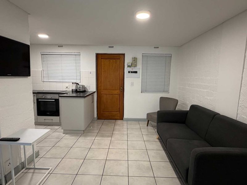 Furnished Two-Bedroom Unit to Rent Close to Stellenbosch University - Photo 3
