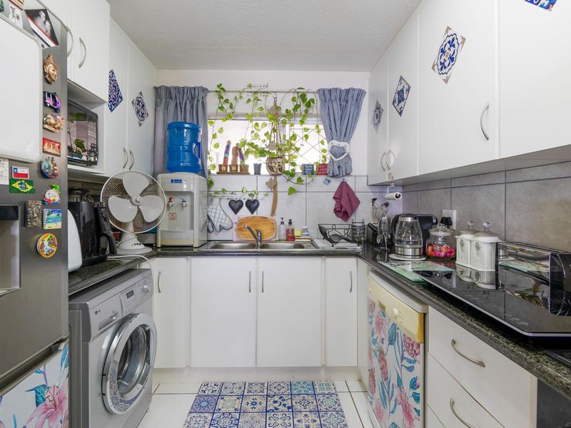 Uninterrupted sea views in this stepless unit - Photo 7