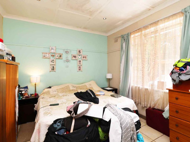 Home with an income opportunity - Photo 5