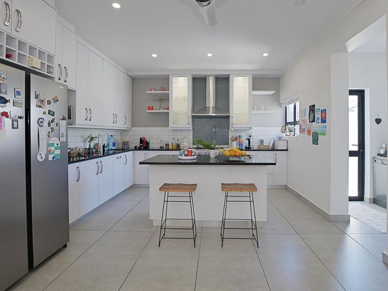 Stunning Single-storey Home in Sought-After Sagewood Lifestyle Estate - Photo 8