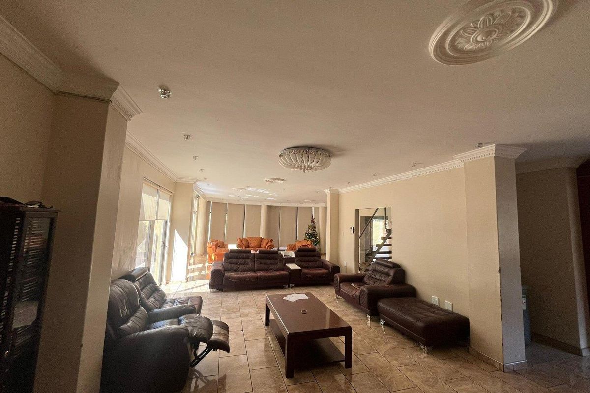 🏡 FOR RENT | DOUBLE-STOREY 8-BEDROOM HOME WITH FLAT  – Pioneers Park ✨ - Photo 5
