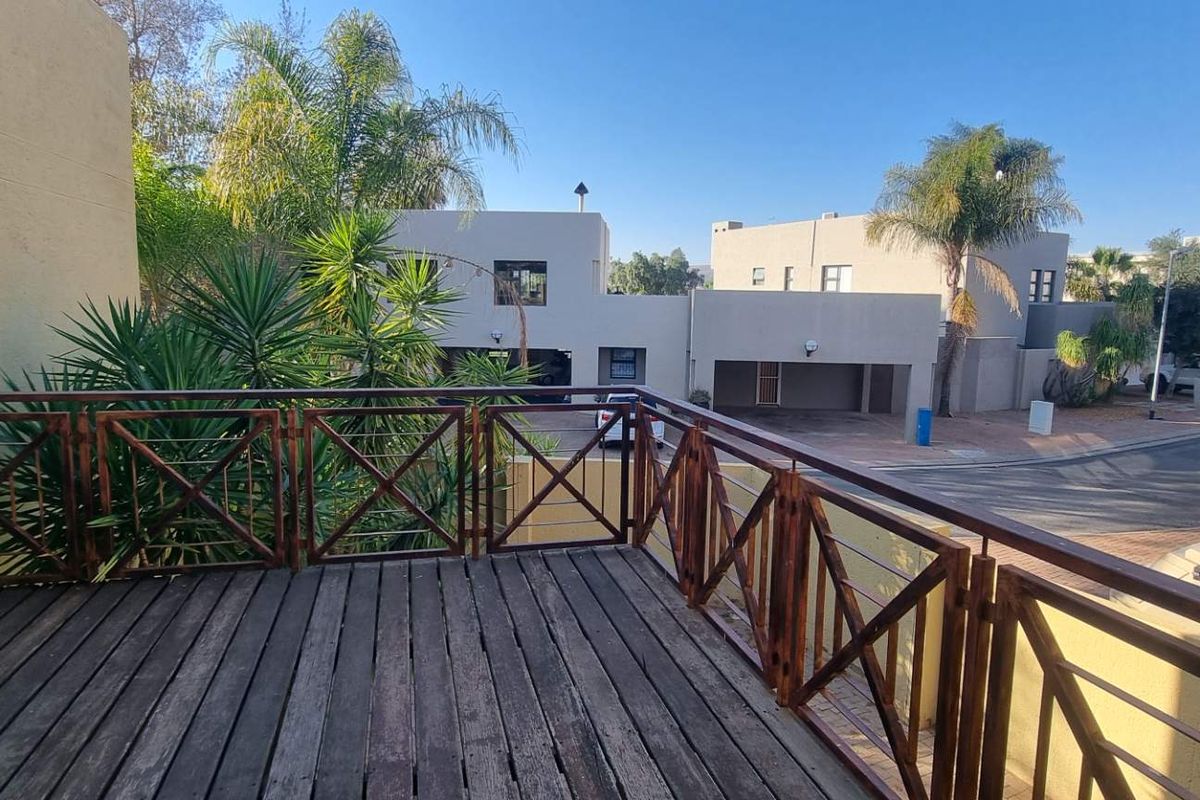 🏡 Beautiful Townhouse for Sale – Windhoek Country Club Golf Estate - Photo 5