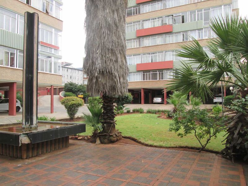 VERY BEAUTIFUL NEAT AND CLEAN BACHELOR FLAT FOR SALE IN PRETORIA CENTRAL '' BARGAIN - Photo 5
