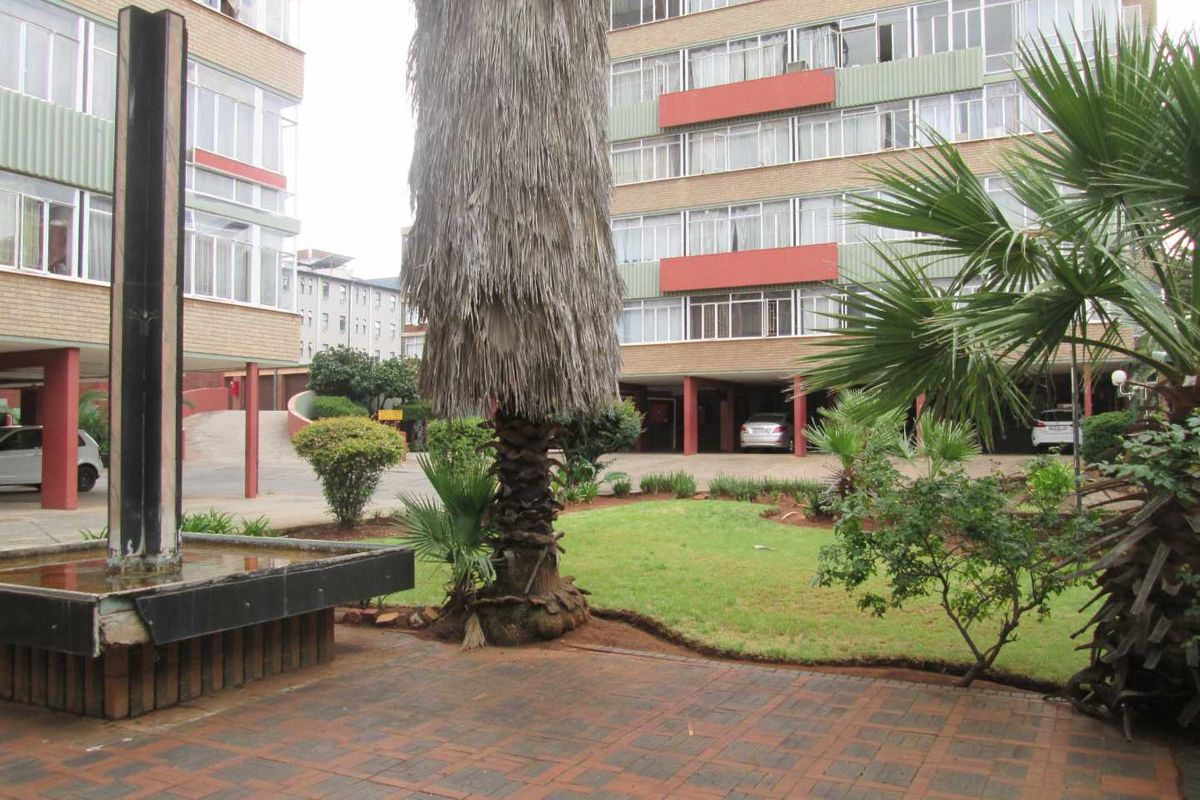 VERY BEAUTIFUL NEAT AND CLEAN BACHELOR FLAT FOR SALE IN PRETORIA CENTRAL '' BARGAIN - Photo 5