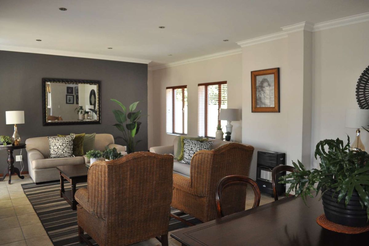 DIRECTORS HOME FOR SALE - Photo 5