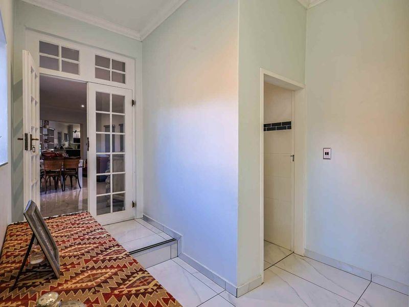 Modern living in the Heart of Waterkloof. - Photo 5