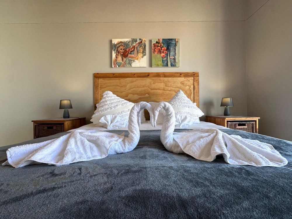 Main Flat, 2en suite bedrooms, open plan kitchen with lounge and inside barbecue and balcony.