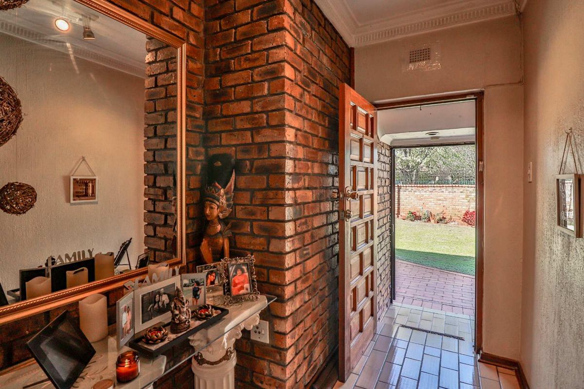 Cozy & Neat 4 Bedroom House - Photo 3