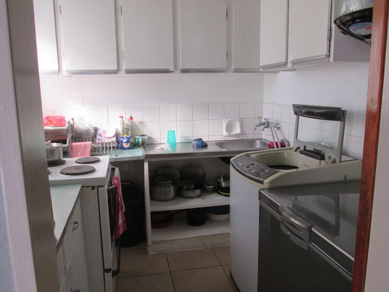 BEAUTIFUL, NEAT AND CLEAN [2] TWO BEDROOMS APARTMENT FOR SALE IN SUNNYSIDE [ JAN F E CELLIERS] - Photo 9