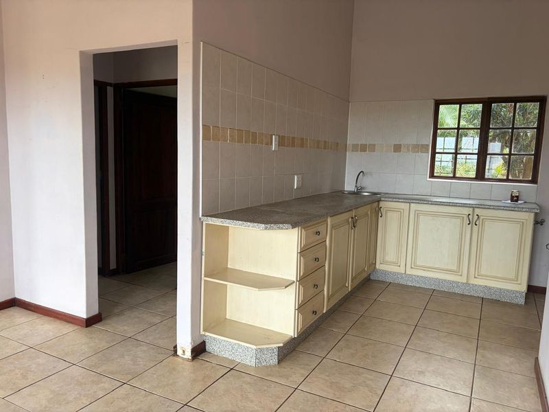 3 Bedroom house with separate flatlet for rent - Photo 3