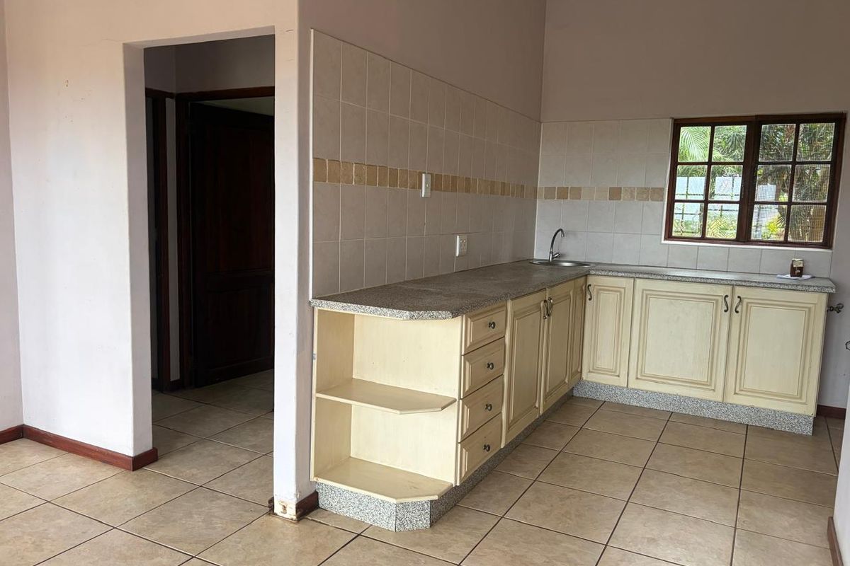3 Bedroom house with separate flatlet for rent - Photo 3