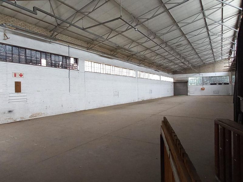 1972m2 Benrose Warehouse To Let - Photo 5