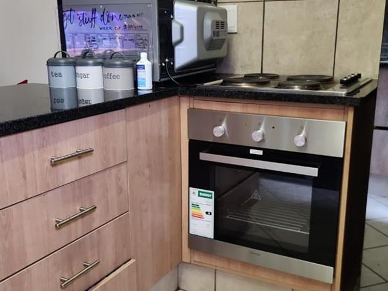 3 Bedroom Townhouse To Rent in Chantelle - Photo 6