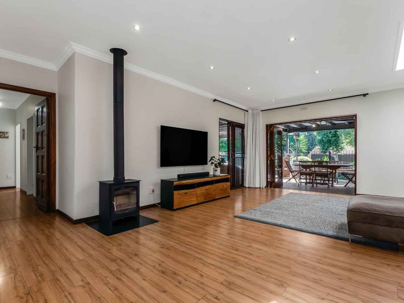 A FEEL-GOOD FAMILY HOME IN THE HEART OF LOVELY LONEHILL - Photo 3