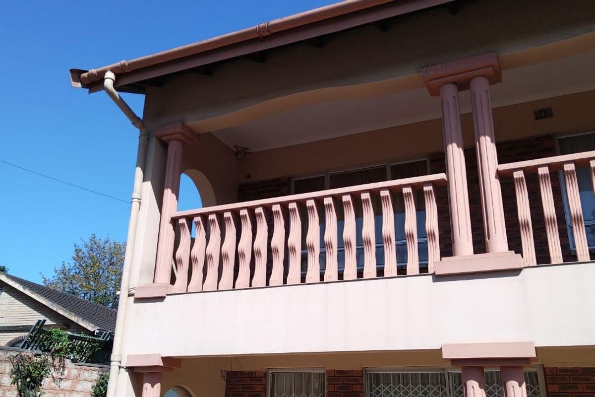 Lovely 4 Bedroom Double storey House for rent - Photo 2