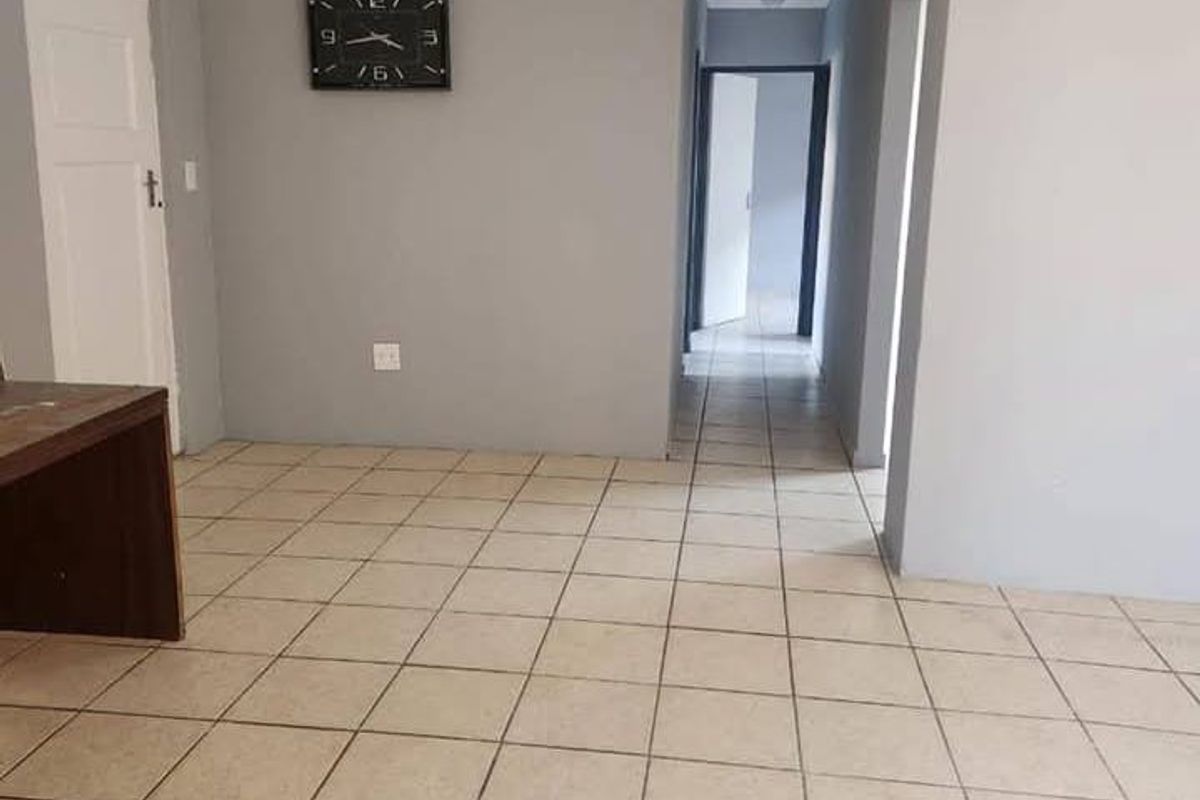 Charming 3-Bedroom House for Rent in Harare - Photo 3
