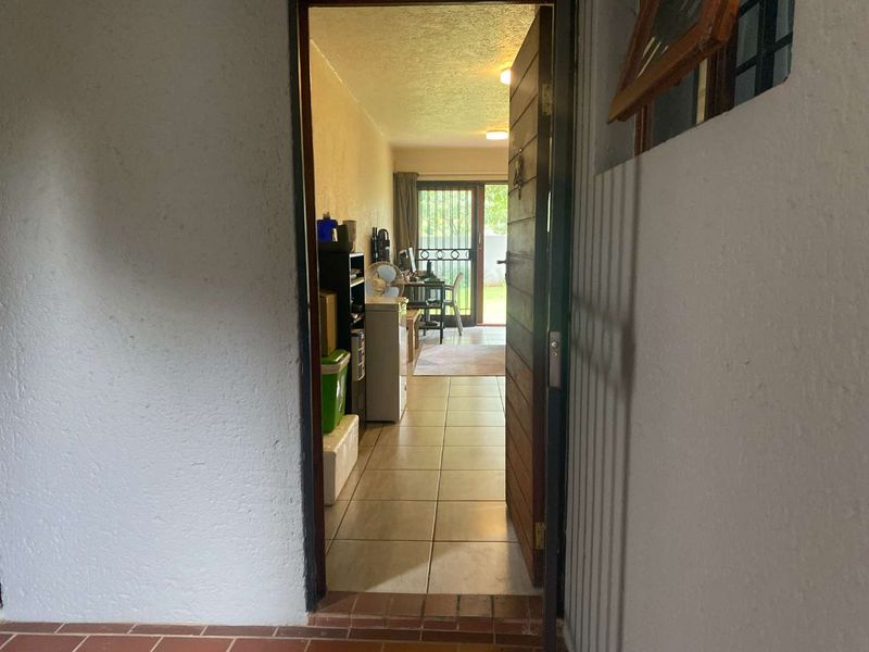 1 Bedroom Apartment / Flat for Sale in Waterkloof Ridge. - Photo 3