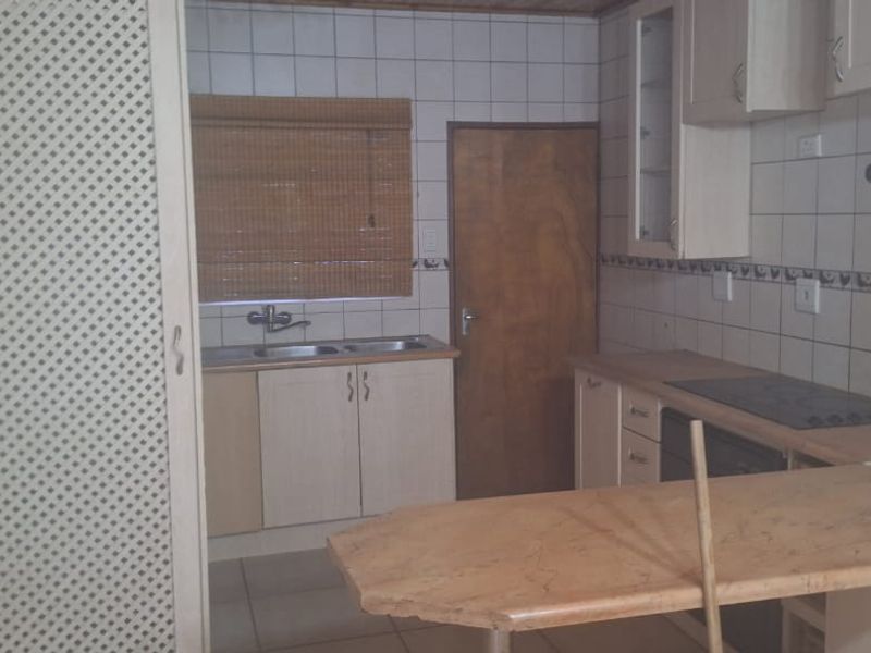 Perfect Townhouse in Dorado Park for Modern Living - Photo 10