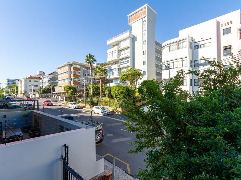 Modern Apartment In Sea Point - Photo 9