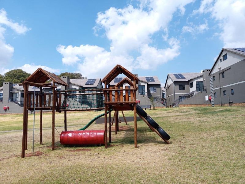 3 Bedroom Townhouse FOR SALE in Norton's Home Estates, Benoni - Photo 3