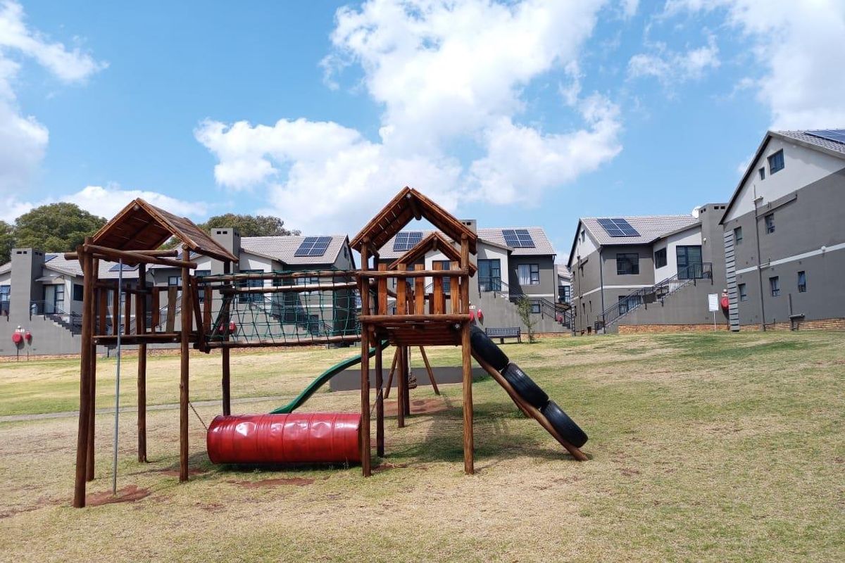 3 Bedroom Townhouse FOR SALE in Norton's Home Estates, Benoni - Photo 3