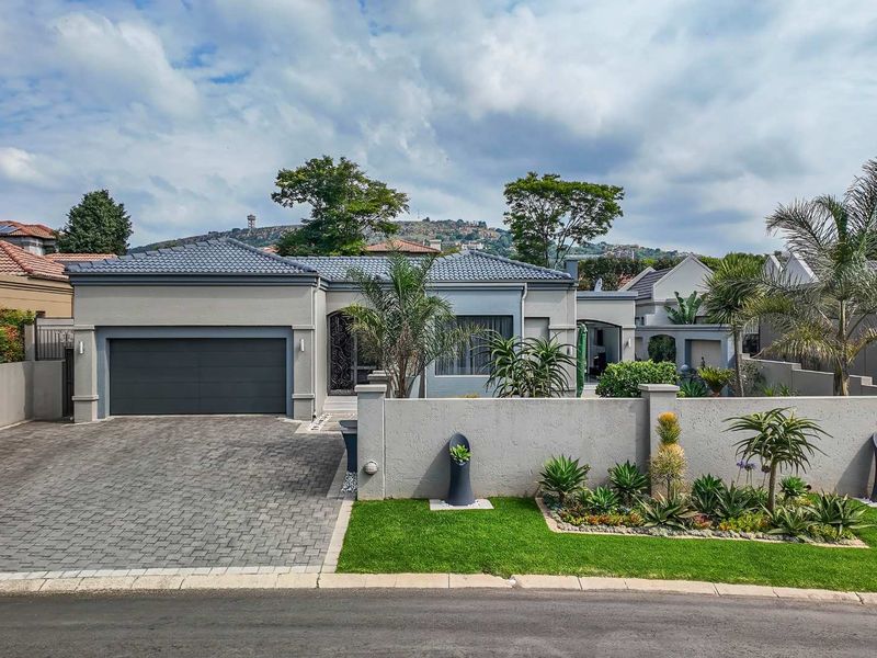 Wow!	This could be YOUR DREAM HOME!  ULTRA MODERN & Immaculate with phenomenal features. - Photo 3