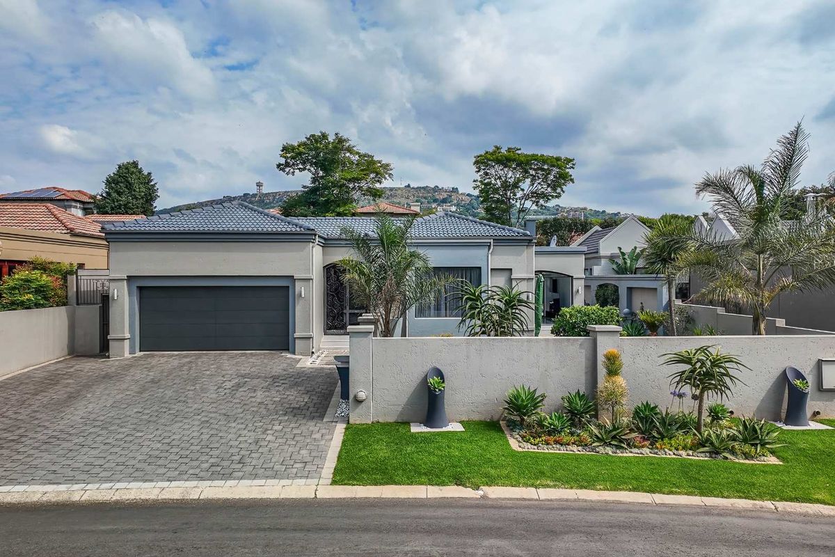 Wow!	This could be YOUR DREAM HOME!  ULTRA MODERN & Immaculate with phenomenal features. - Photo 3