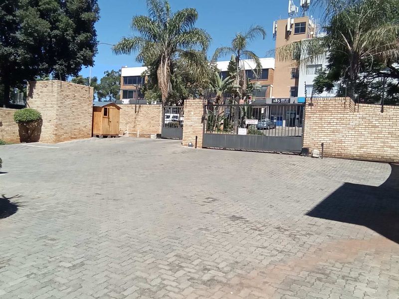 INVESTORS DREAM OR BEGINNERS R895 000 - Photo 2