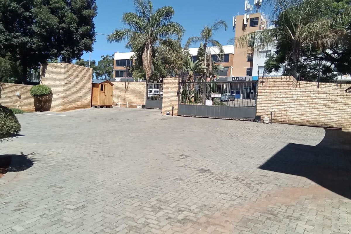 INVESTORS DREAM OR BEGINNERS R895 000 - Photo 2