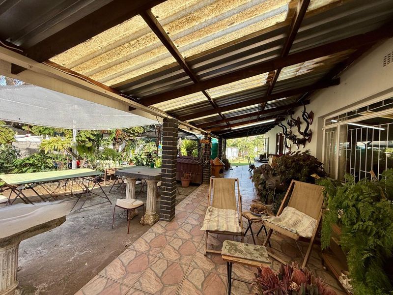 5 Bedroom house with flat for sale in Vryheid - Photo 2