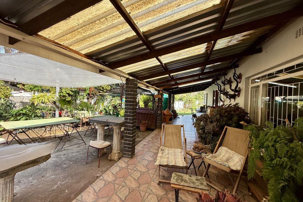 5 Bedroom house with flat for sale in Vryheid - Photo 2