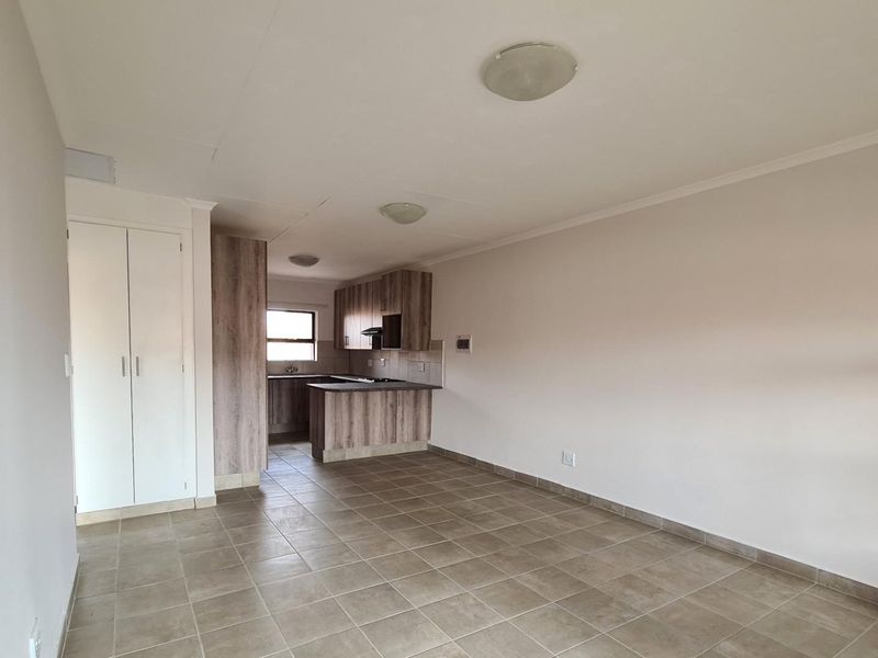 Perfect Second Floor 2Bedroom lockup and go! - Photo 8